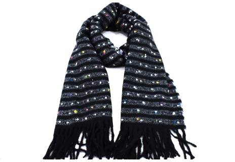 Moderní dámská šála s třásněmi