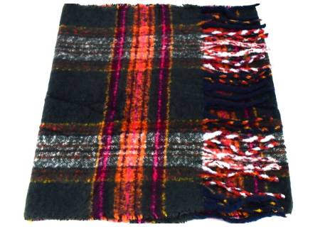 Károvaná šála s třásněmi