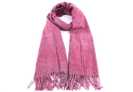 Moderní  jednobarevná šála s třásněmi