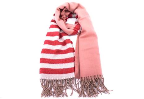Pruhovaná šála s třásněmi