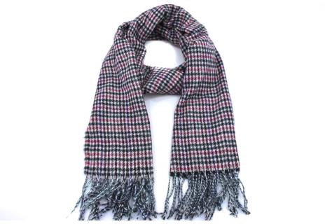 Károvaná šála s třásněmi