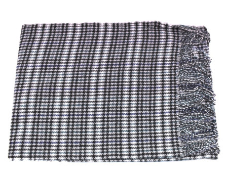 Károvaná šála s třásněmi